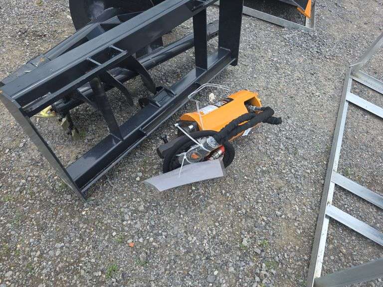 Wolverine Skid Loader Auger w/ 12" & 18" Bits