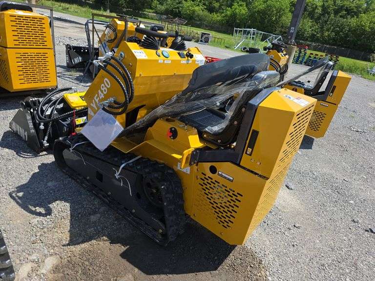 Infront YF480 Mini Skid Loader w/ 4 in 1 Bucket