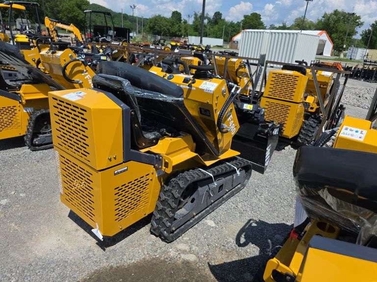 Infront YF480 Mini Skid Loader w/ 4 in 1 Bucket