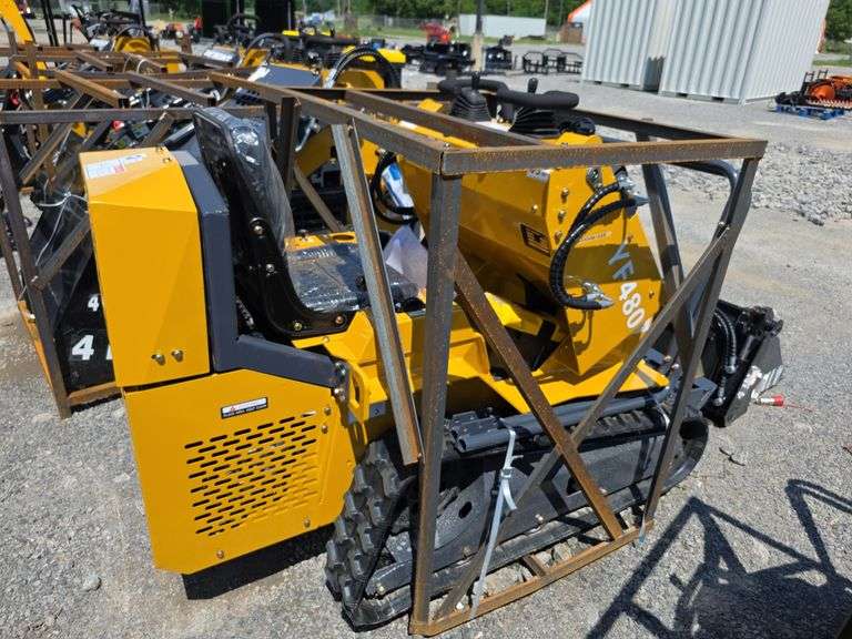 Infront YF480 Mini Skid Loader w/ 4 in 1 Bucket