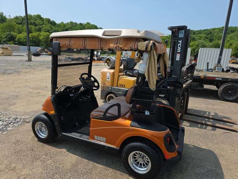 EZ Go Electric Golf Cart  2011 w/charger 48V (2023 Batteries )