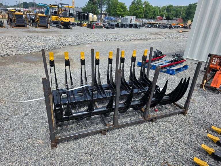 Future Skid Loader 72" Grapple