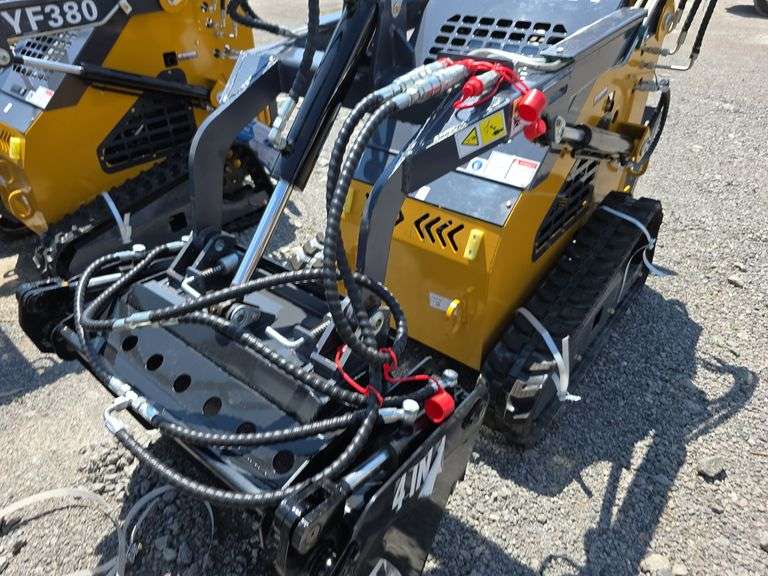 Infront YF380 Mini Skid Loader w/ 4 in 1 Bucket