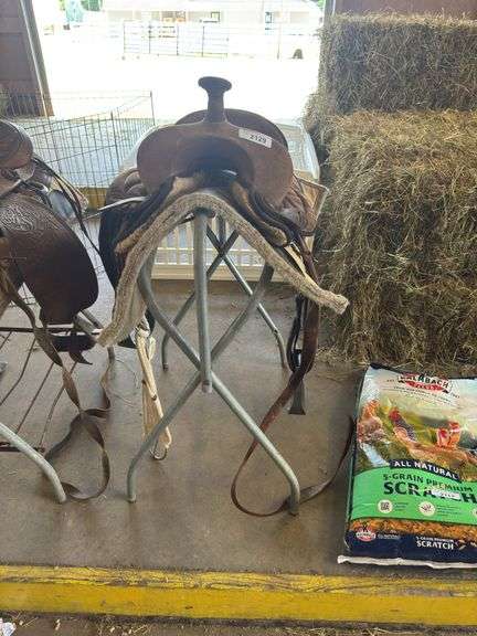 Saddle w/ Rack & Blankets