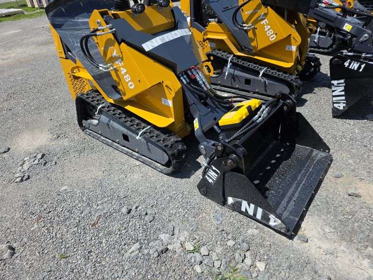 Infront YF480 Mini Skid Loader w/ 4 in 1 Bucket