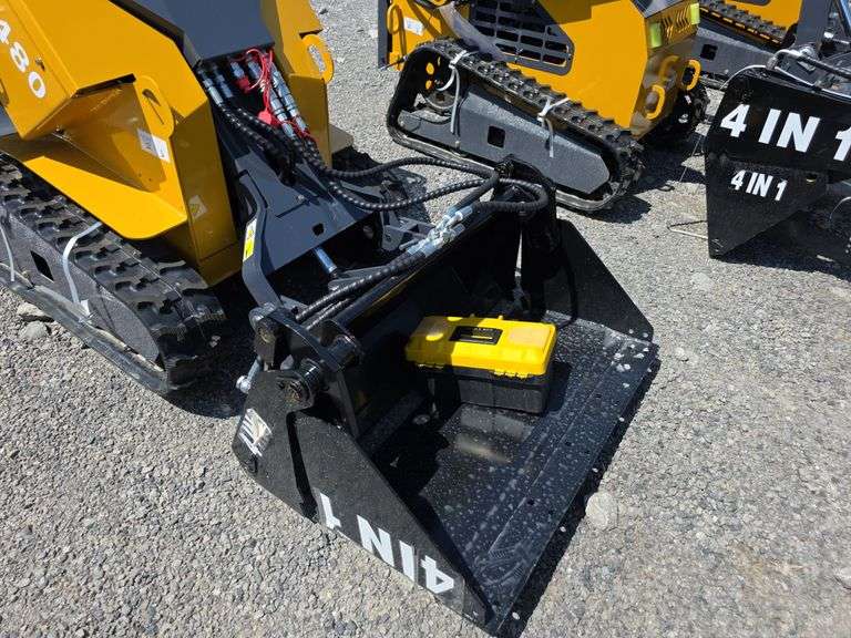Infront YF480 Mini Skid Loader w/ 4 in 1 Bucket