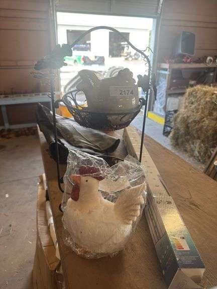 Egg Holder w/ 2 Chickens