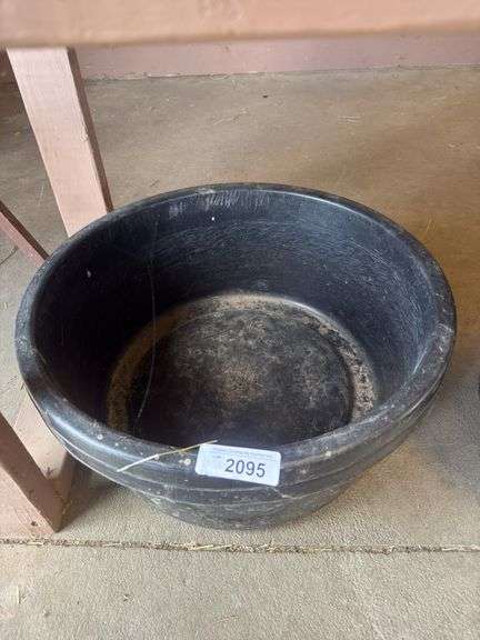 2 Feed Tubs