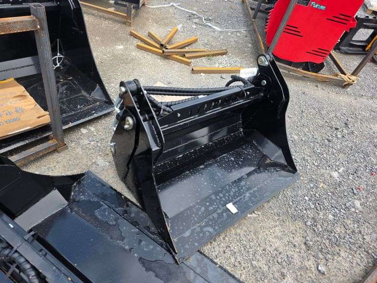 Future 39" Mini Skid Loader 4 in 1 Bucket