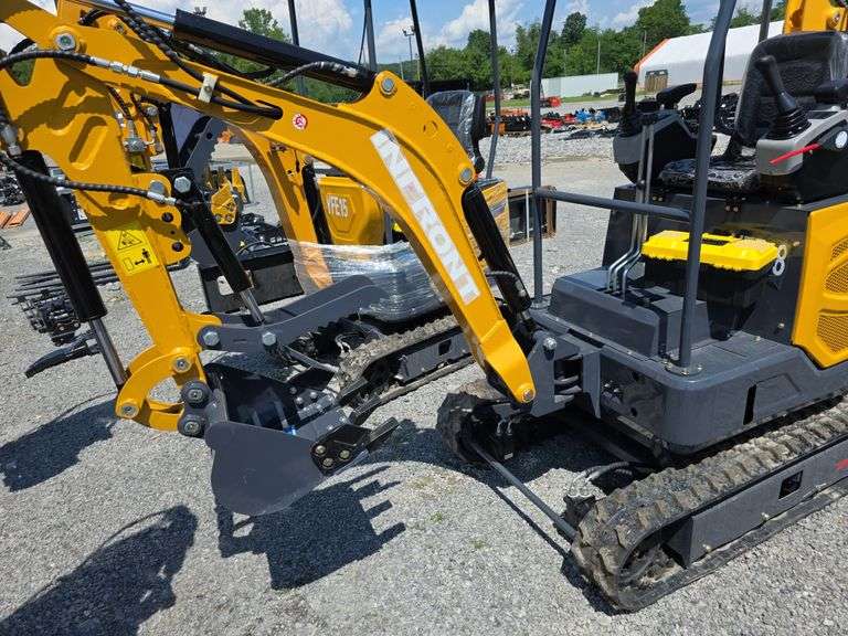 Infront YFE18 Mini Excavator w/ Thumb & Canopy