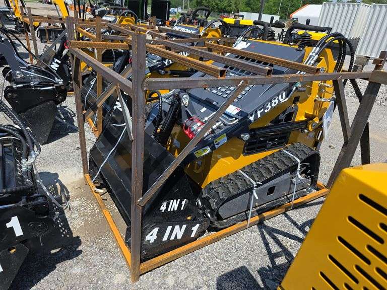 Infront YF380 Mini Skid Loader w/ 4 in 1 Bucket