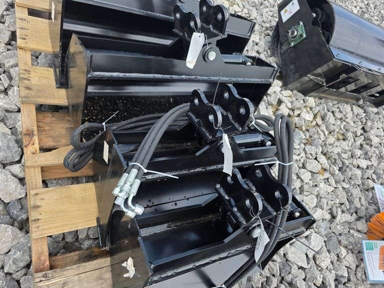 Future Mini Excavator 24" Tilting Bucket