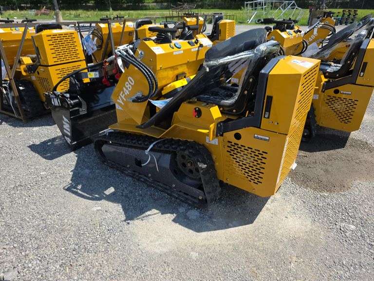 Infront YF480 Mini Skid Loader w/ 4 in 1 Bucket