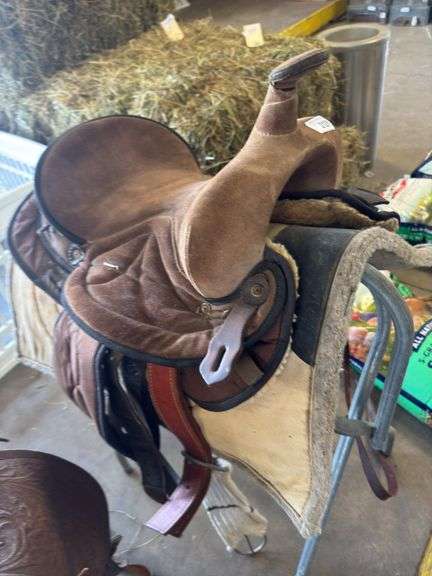 Saddle w/ Rack & Blankets