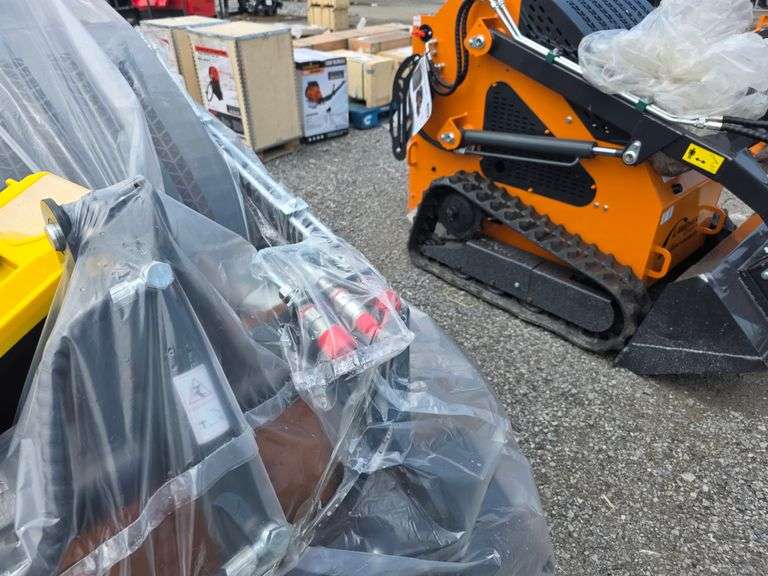 Landhonor LDH-T460 Mini Skid Loader