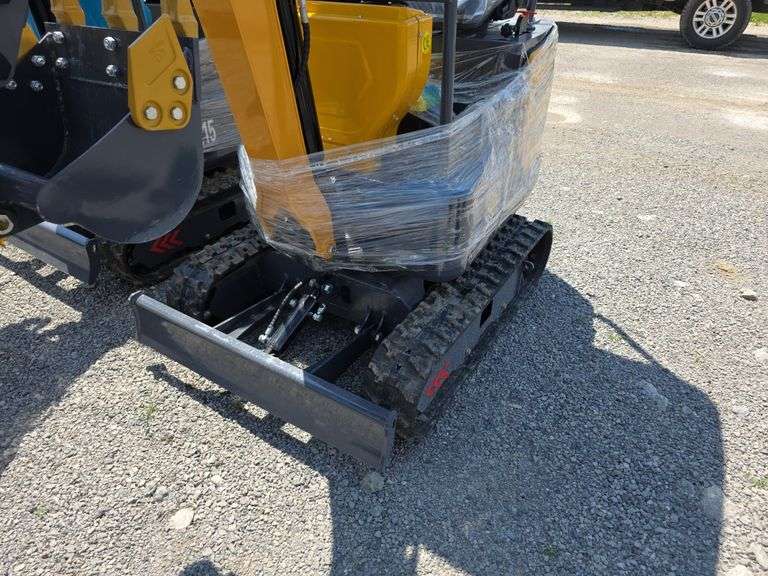 Infront YFE15 Mini Excavator w/ Thumb & Canopy