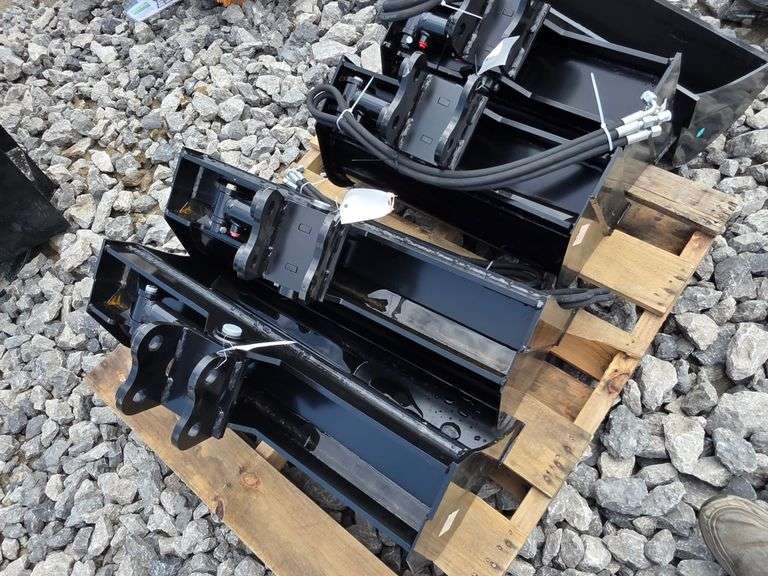 Future Mini Excavator 32" Tilting Bucket
