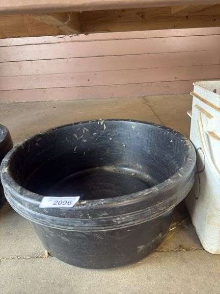 2 Feed Tubs