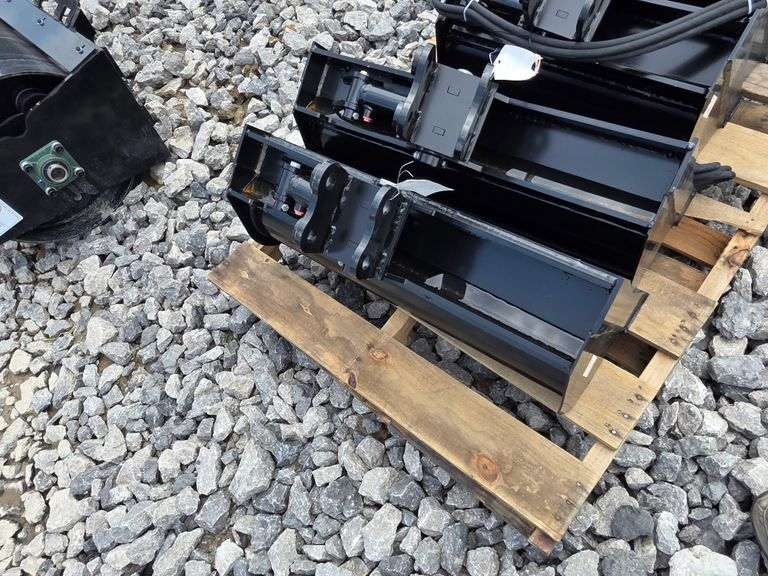 Future Mini Excavator 32" Tilting Bucket