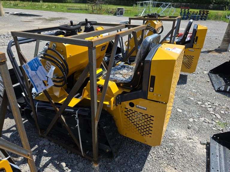Infront YF480 Mini Skid Loader w/ 4 in 1 Bucket