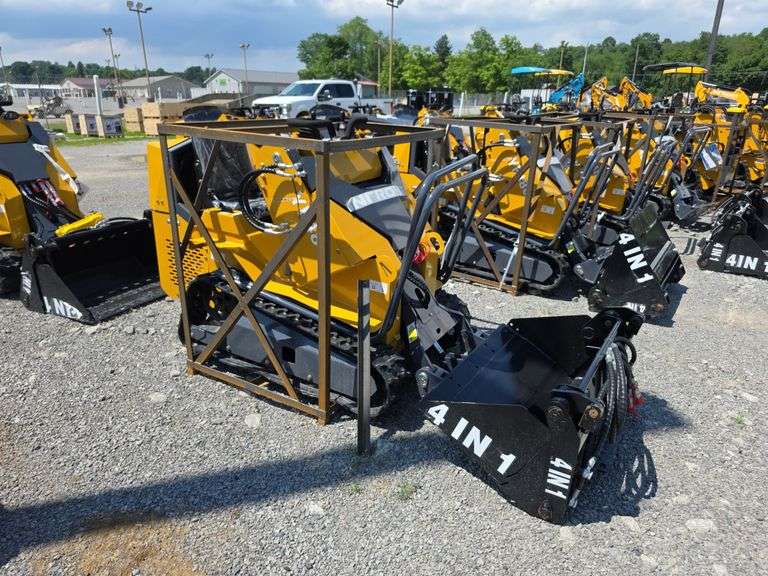 Infront YF480 Mini Skid Loader w/ 4 in 1 Bucket
