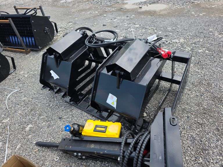 Future Skid Loader 72" Rock & Root Grapple