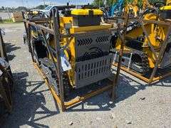 Infront YF380 Mini Skid Loader w/ 4 in 1 Bucket