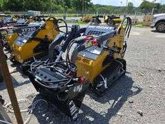 Infront YF380 Mini Skid Loader w/ 4 in 1 Bucket