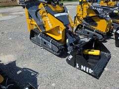 Infront YF480 Mini Skid Loader w/ 4 in 1 Bucket