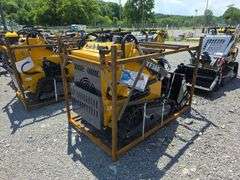 Infront YF380 Mini Skid Loader w/ 4 in 1 Bucket