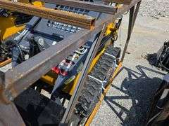 Infront YF380 Mini Skid Loader w/ 4 in 1 Bucket