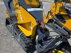 Infront YF480 Mini Skid Loader w/ 4 in 1 Bucket