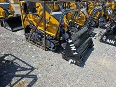 Infront YF480 Mini Skid Loader w/ 4 in 1 Bucket