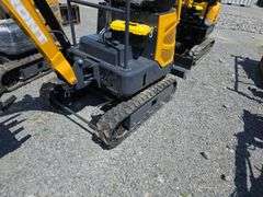 Infront YFE18 Mini Excavator w/ Thumb & Canopy
