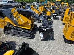 Infront YF480 Mini Skid Loader w/ 4 in 1 Bucket