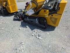 Infront YF480 Mini Skid Loader w/ 4 in 1 Bucket