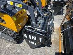 Infront YF380 Mini Skid Loader w/ 4 in 1 Bucket