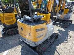 Infront YFE15 Mini Excavator w/ Thumb & Canopy