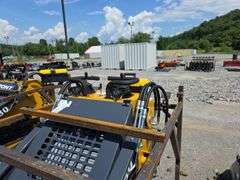 Infront YF380 Mini Skid Loader w/ 4 in 1 Bucket