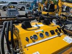 Infront YF380 Mini Skid Loader w/ 4 in 1 Bucket