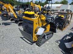 Infront YF380 Mini Skid Loader w/ 4 in 1 Bucket