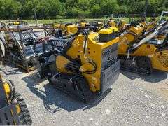 Infront YF380 Mini Skid Loader w/ 4 in 1 Bucket