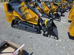 Infront YF480 Mini Skid Loader w/ 4 in 1 Bucket
