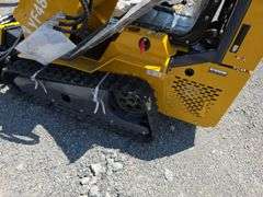 Infront YF480 Mini Skid Loader w/ 4 in 1 Bucket