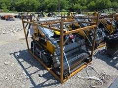 Infront YF380 Mini Skid Loader w/ 4 in 1 Bucket