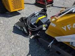 Infront YF480 Mini Skid Loader w/ 4 in 1 Bucket