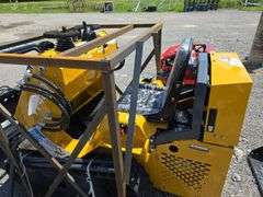Infront YF480 Mini Skid Loader w/ 4 in 1 Bucket