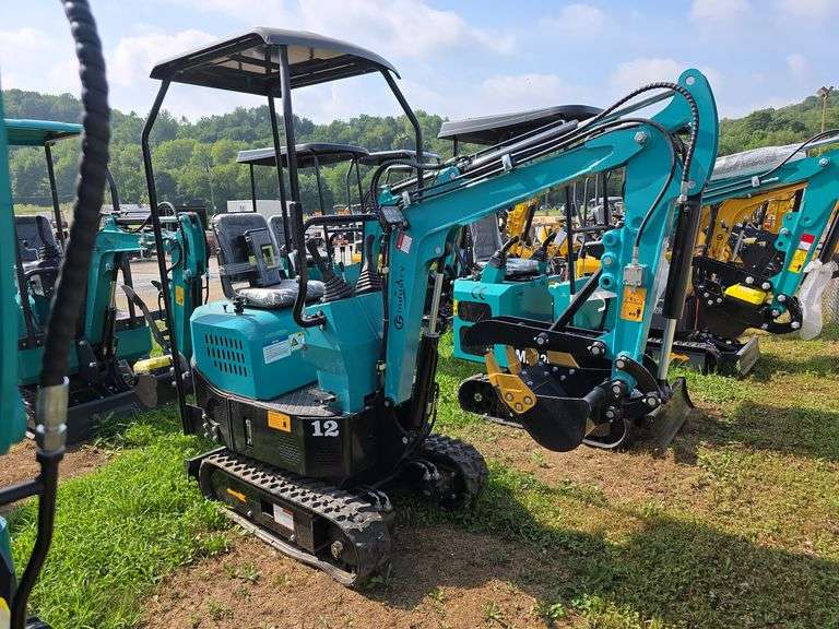 CFG KAT12R Mini Excavator w/ Thumb & Blade