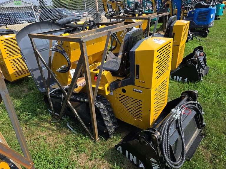 Infront YF480 Seated Mini Skid Loader w/ 4 in 1 Bucket
