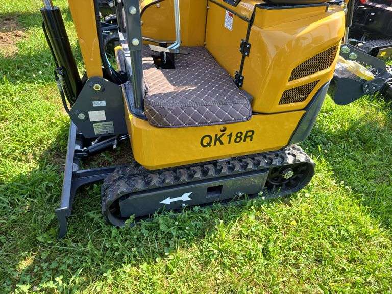 CFG QK18R Mini Excavator w/ Thumb, Pilot Controls & Blade